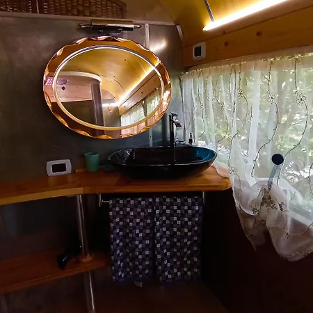 Country house Alleluja & Glamping Pellegrino Parmense